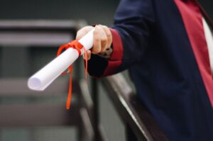 Photo by Gül Işık: https://www.pexels.com/photo/person-holding-white-scroll-2292837/