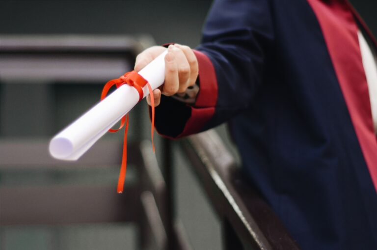 Photo by Gül Işık: https://www.pexels.com/photo/person-holding-white-scroll-2292837/