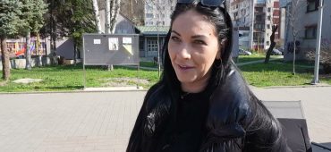 Cvijeće, pokloni i osmijesi: Lukavčani kupovinom obilježili Dan žena