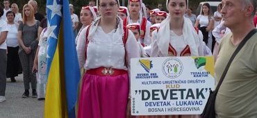 Devetak u znaku folklora, tradicija koja okuplja i povezuje ljude