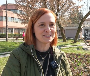 Dolaskom proljeća počelo uređenje grada: Čiste se trotoari i uređuju parkovi