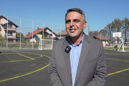 OŠ „Puračić“ dobila novi sportski poligon: Vlada TK investirala 90.000 KM