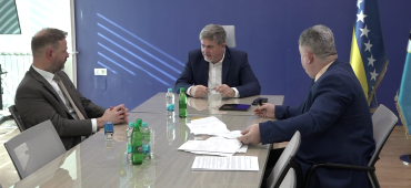 potpisivanje ugovora za vatrogasno vozilo