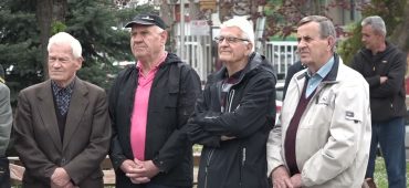 Povodom Dana Armije RBiH delegacije iz Lukavca položile cvijeće na centralno spomen-obilježje