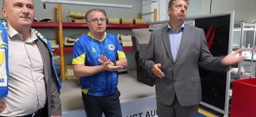 Premijer Nikšić posjetio kompaniju “Boxmark“ U Lukavcu