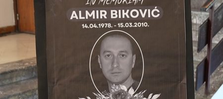 U Lukavcu obilježena16-ta godišnjica stradanja Almira Bikovića