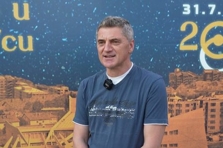 U Lukavcu promovisana knjiga „Čekajući Azraila“ Edina Zubčevića