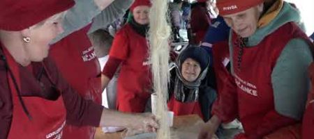 Udruženje žena Poljičke: Održana manifestacija “U đul bašti ćetenija”