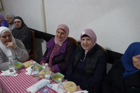 Zajednički iftar okupio penzionere u Devetaku